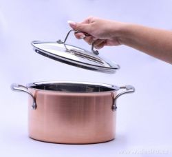 Hrnec s poklicí