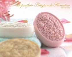 Přírodní mýdla Saponificio Artigianale Fiorentino, ručně balené | Mýdlo Muschio Bianco 200gr, Mýdlo Sandalo 200gr, Mýdlo Vetiver 200gr, Mýdlo Mughetto 200gr, Mýdlo Lavanda 200gr, Mýdlo Violetta 200gr, Mýdlo Papavero 200gr, Mýdlo Fiordaliso 200gr, Mýdlo Narciso 200gr, Mýdlo Albicocca 200gr, Mýdlo Fico 200gr, Mýdlo Pera 200gr, Mýdlo Iris 200gr, Mýdlo Giglio 200gr, Mýdlo Rosa 200gr, Mýdlo Magnolia 200gr, Mýdlo Gardenia 200gr, Mýdlo Peonia 200gr, Mýdlo Pompelmo 200gr, Mýdlo Arancia 200gr, Mýdlo Limone 200gr, Mýdlo Oliva 200gr, Mýdlo Bergamotto e Gardenia 100gr, Mýdlo Capri 100gr, Mýdlo Amalfi 100gr, Mýdlo Taormina 100gr, Mýdlo Magnolia e Tiarè 100gr, Mýdlo Frutta e Giglio 100gr, Mýdlo Mughetto 100gr, Mýdlo Rosa 100gr, Mýdlo Lavanda 100gr
