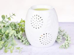 Keramická aromalampa na čajové svíčky, lesklá bílá s krajkovým dekorem
